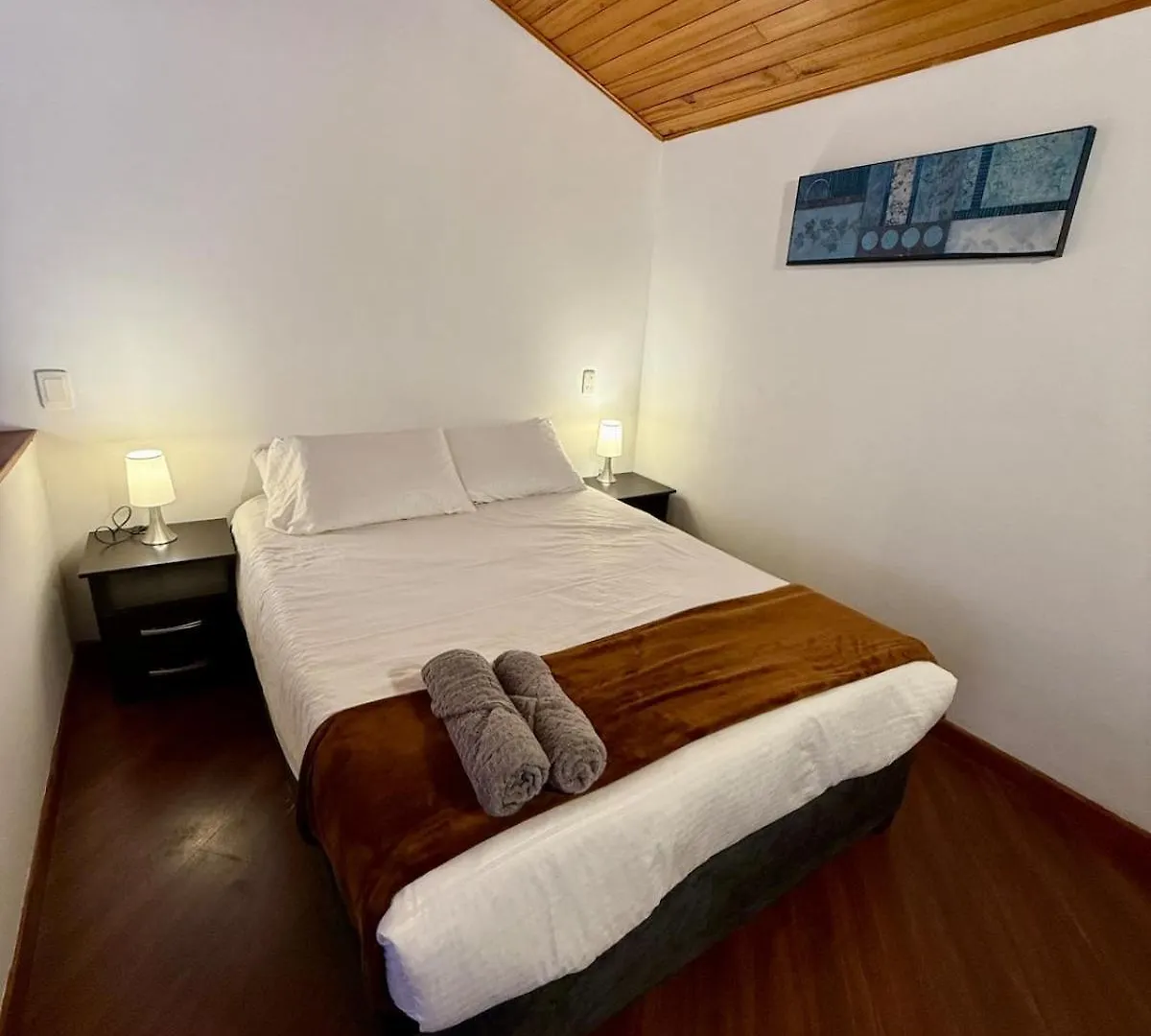 Villa Jacuzzi Portobello Retreat, Trendy Artist House Bogota Colombia