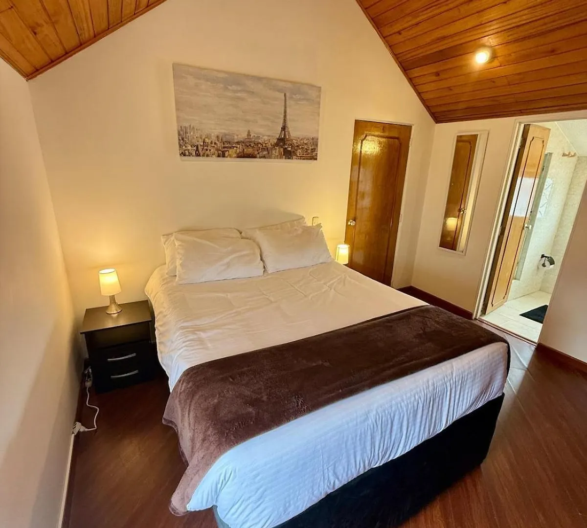 Villa Jacuzzi Portobello Retreat, Trendy Artist House Bogota