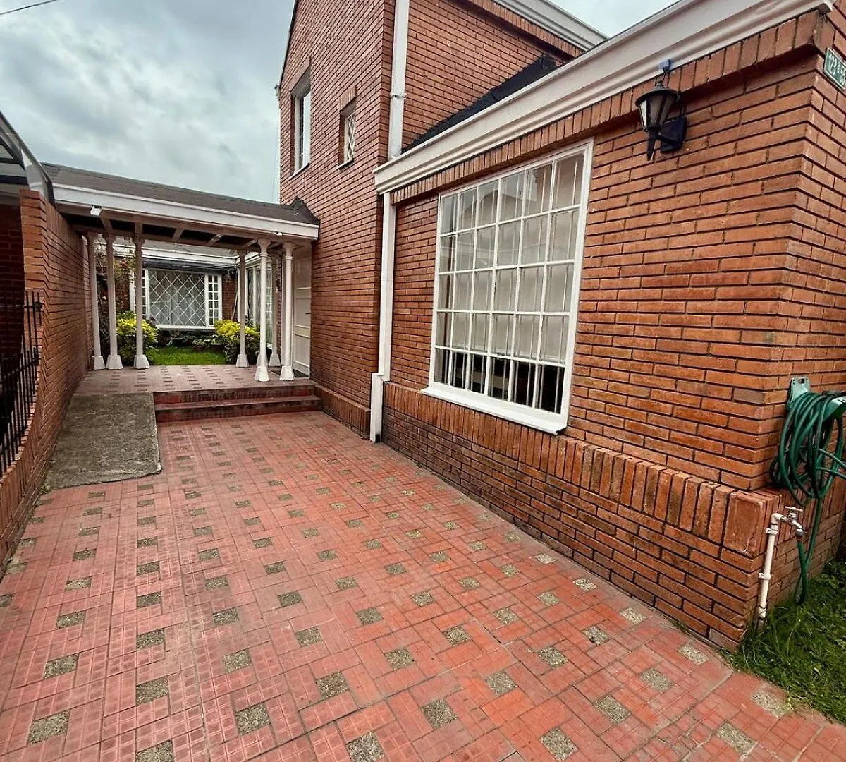 Villa Jacuzzi Portobello Retreat, Trendy Artist House Bogota