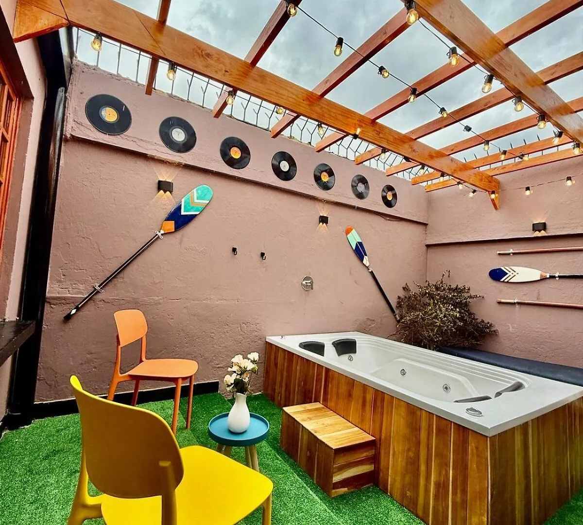 Jacuzzi Portobello Retreat, Trendy Artist House Bogota Villa