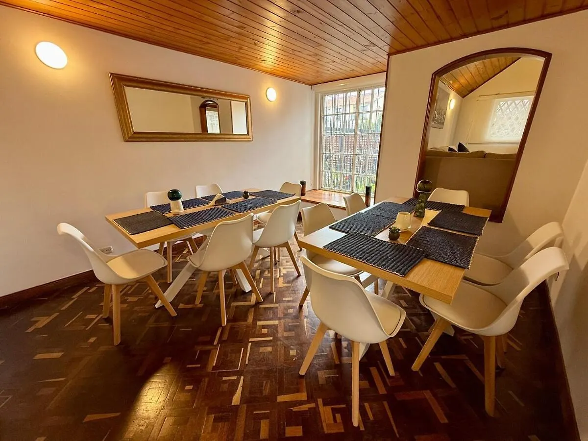 Jacuzzi Portobello Retreat, Trendy Artist House Bogota