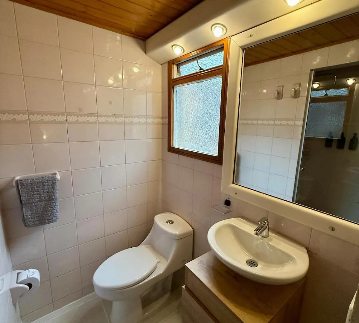 Villa Jacuzzi Portobello Retreat, Trendy Artist House Bogota