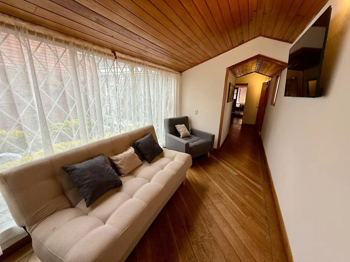 Jacuzzi Portobello Retreat, Trendy Artist House Bogota Villa