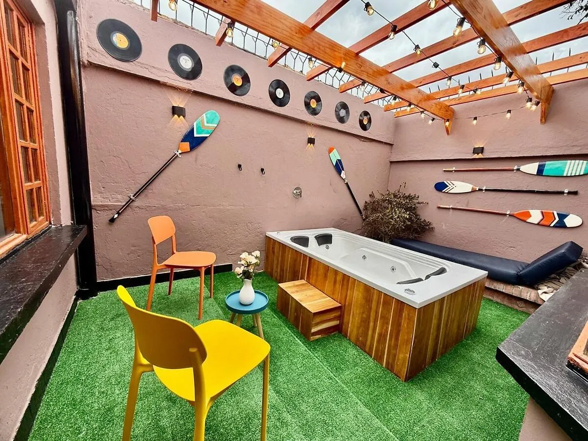Jacuzzi Portobello Retreat, Trendy Artist House Bogota Colombia
