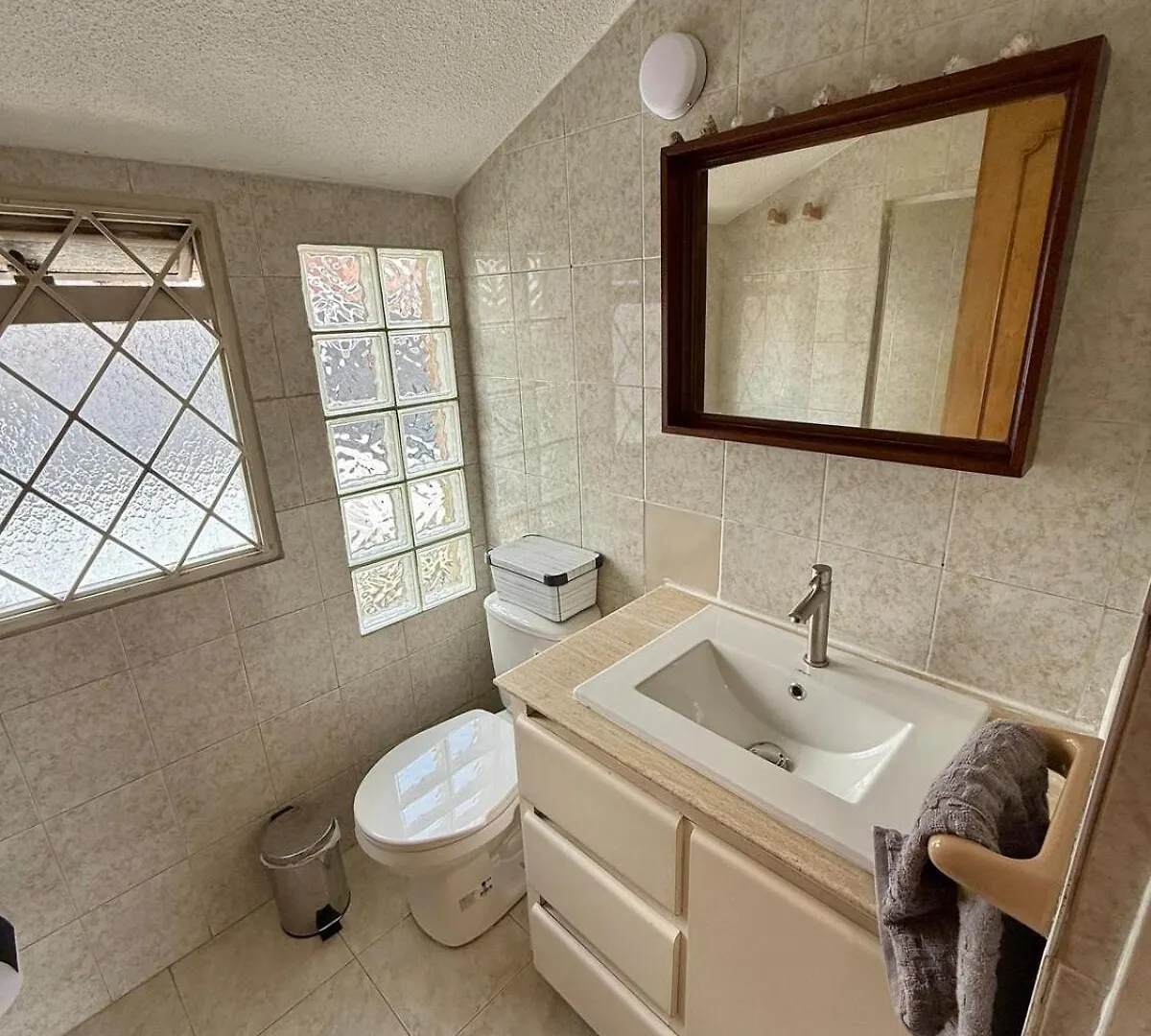 Jacuzzi Portobello Retreat, Trendy Artist House Bogota 0*,  Colombia