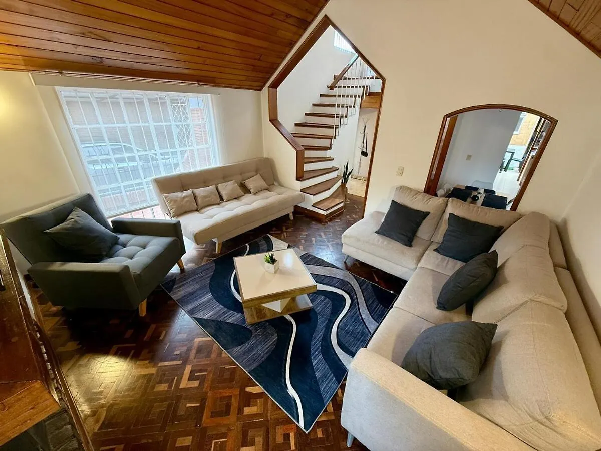 Jacuzzi Portobello Retreat, Trendy Artist House Bogota Villa